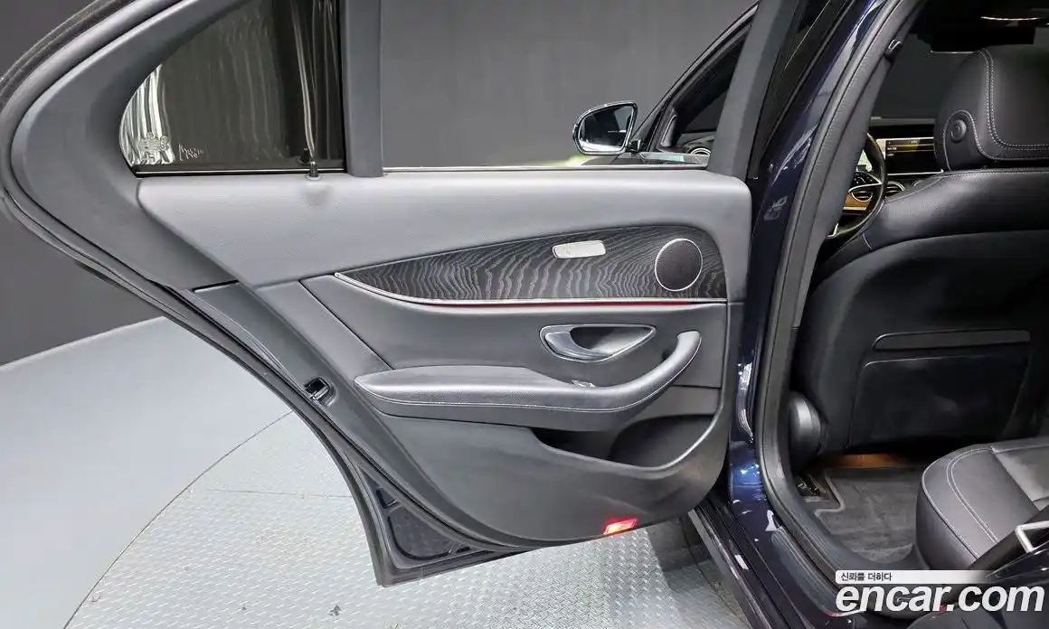 Mercedes-Benz E-Class 2023 2.0 гидро в Москве № 1321898, фото 15