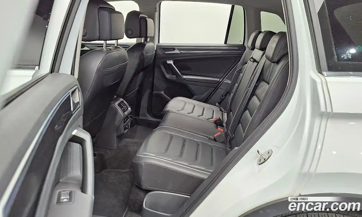 Volkswagen Tiguan 2021 2.0 гидро в Москве № 1323386, фото 17