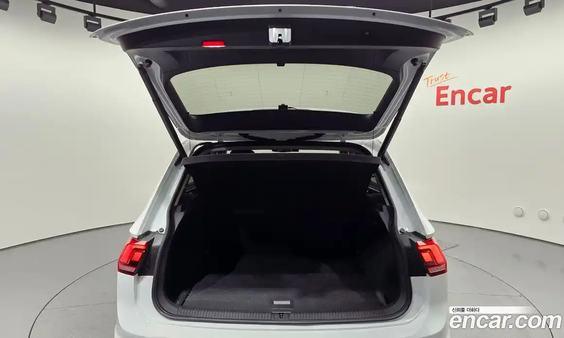 Volkswagen Tiguan 2021 2.0 гидро в Москве № 1323386, фото 22