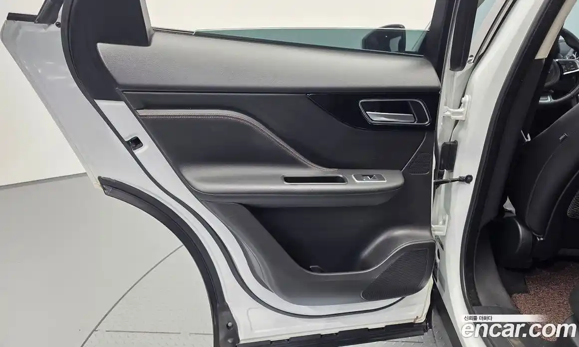 Jaguar F-Pace 2019 2.0 гидро в Москве № 1404004, фото 15