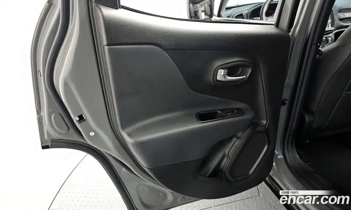 Jeep Renegade 2022 1.3 гидро в Москве № 1623837, фото 15
