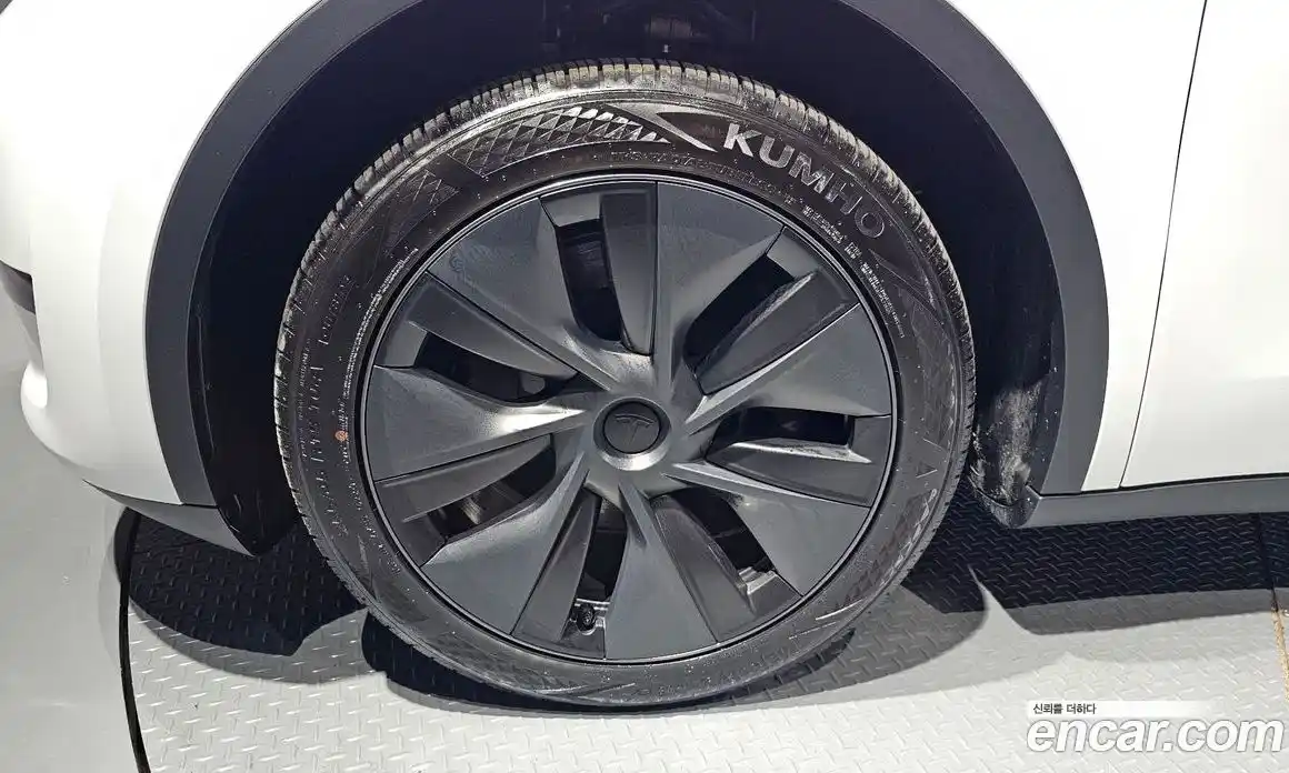 Tesla Model Y 2024 0.2 гидро, фото 5