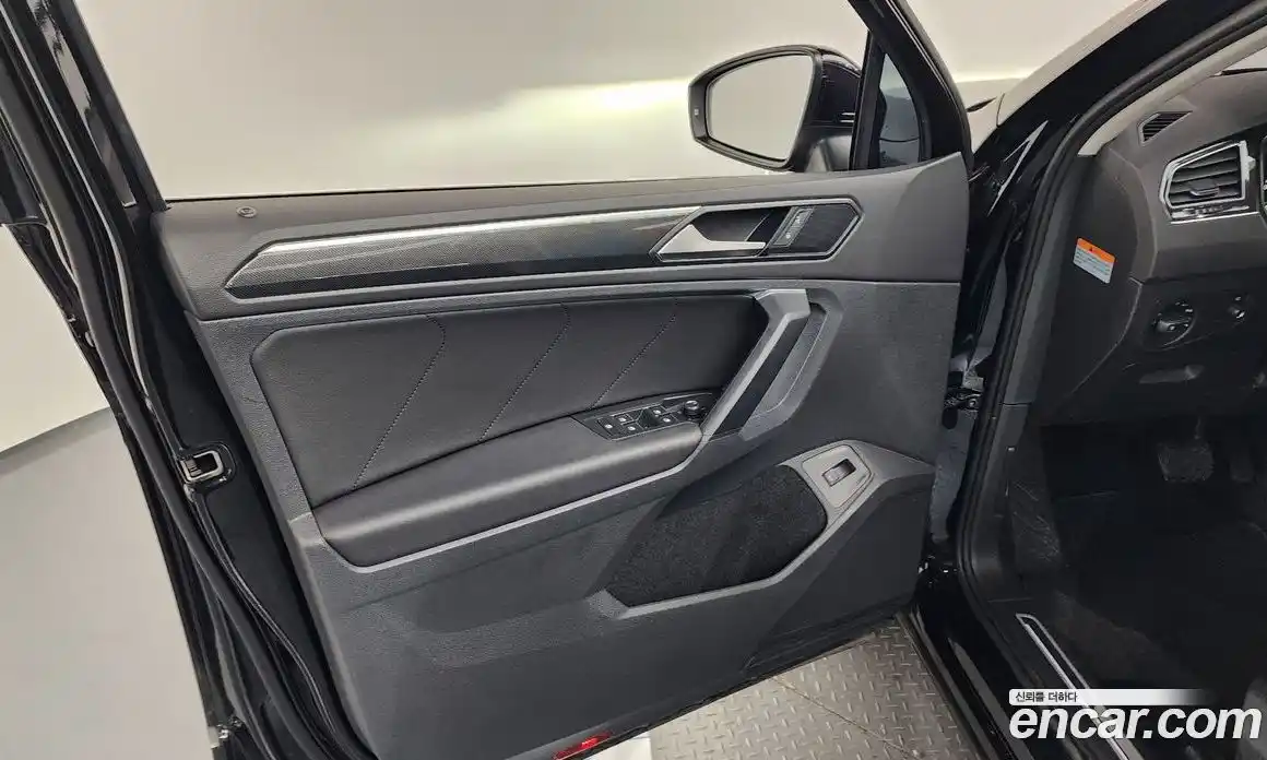 Volkswagen Tiguan 2023 2.0 гидро в Москве № 1765066, фото 14