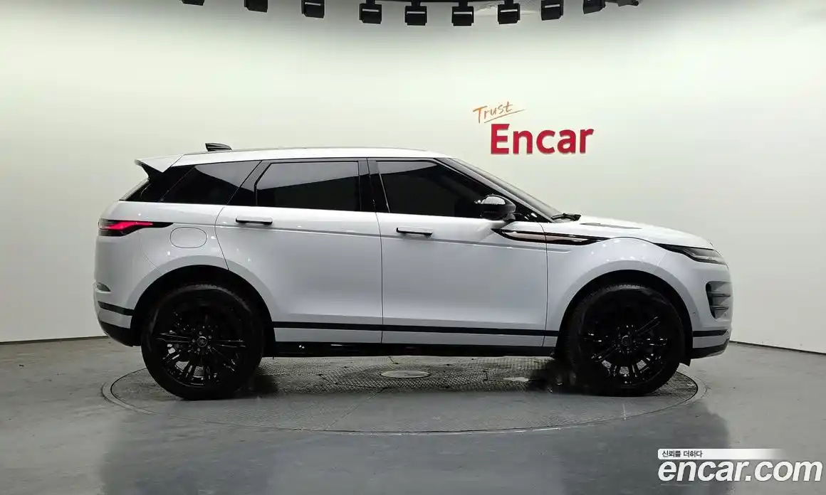 Land Rover Range-Rover Evoque 2025 2.0 гидро в Москве № 1837286, фото 6