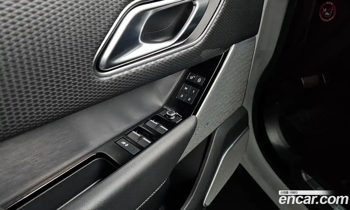 Land Rover Range-Rover Velar 2019 2.0 гидро в Москве № 1837356, фото 29