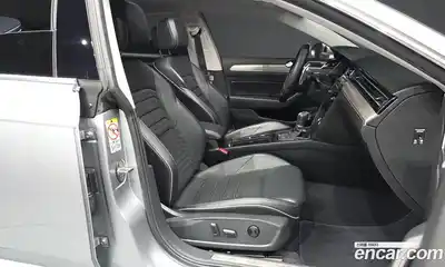 Volkswagen Arteon 2018 2.0 гидро в Москве № 1838093, миниатюра 11