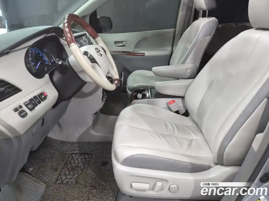Toyota Sienna 2014 3.5 гидро в Москве № 1838563, фото 19