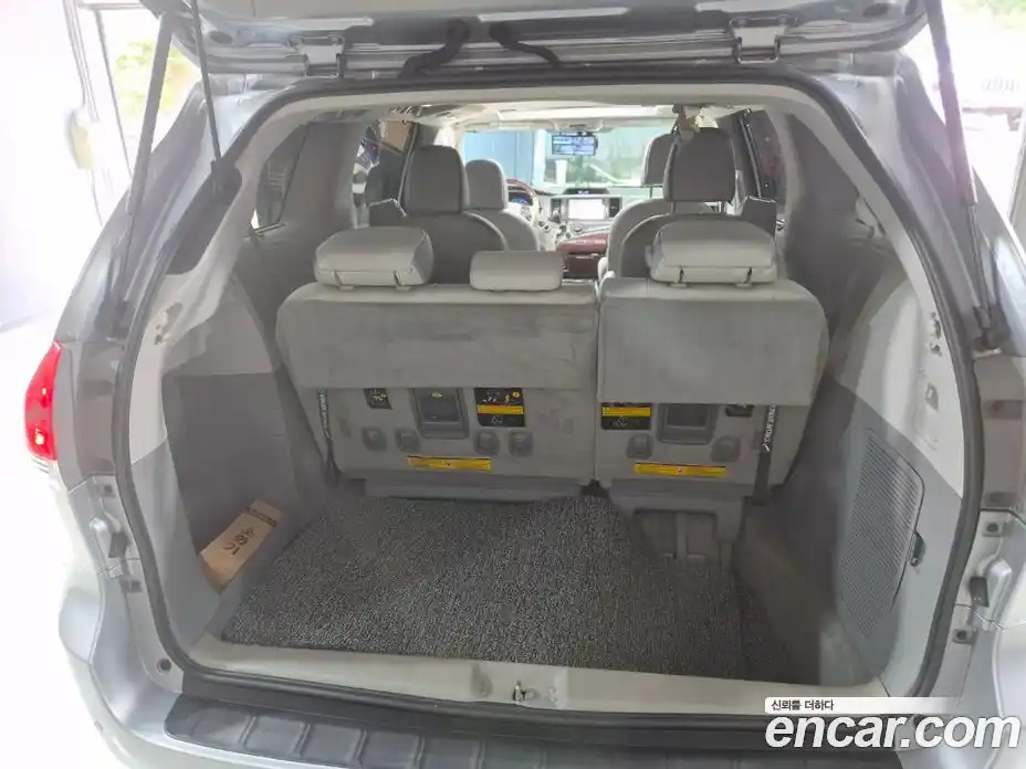 Toyota Sienna 2014 3.5 гидро в Москве № 1838563, фото 9
