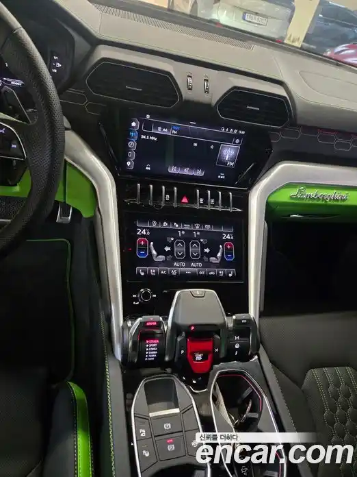 Lamborghini Urus 2024 4.0 гидро, фото 9