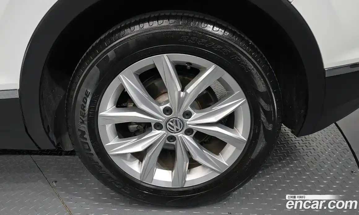Volkswagen Tiguan 2020 2.0 гидро в Москве № 232170, фото 5