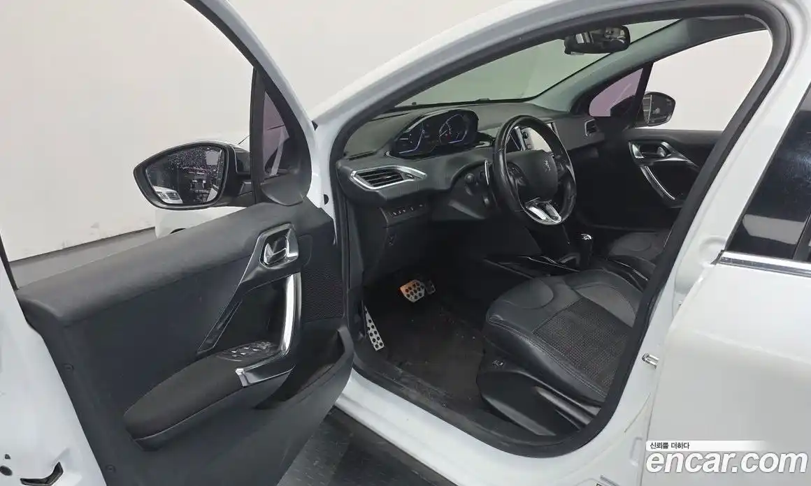 Peugeot 2008 2015 1.6 гидро в Москве, фото 11