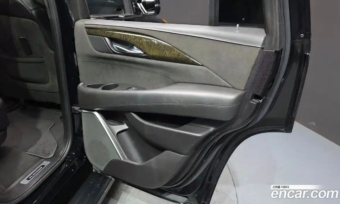 Cadillac Escalade 2019 6.2 гидро в Москве № 1406536, фото 15