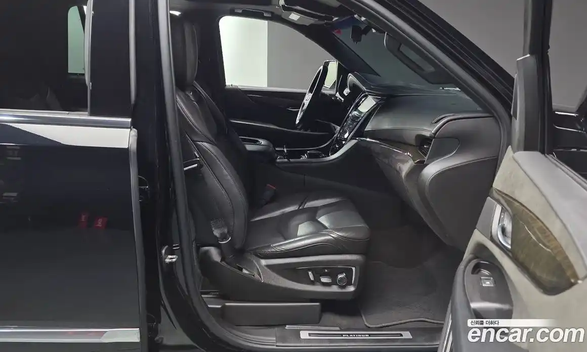 Cadillac Escalade 2019 6.2 гидро в Москве № 1406536, фото 17
