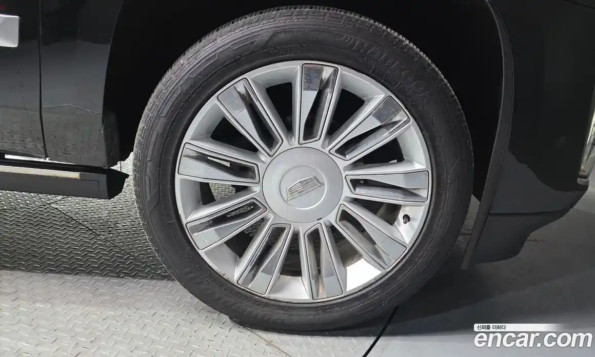 Cadillac Escalade 2019 6.2 гидро в Москве № 1406536, фото 7