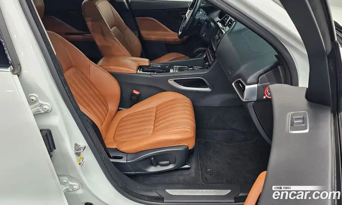Jaguar F-Pace 2018 2.0 гидро в Москве № 1550943, фото 17
