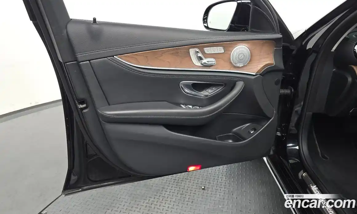 Mercedes-Benz E-Class 2020 2.0 гидро в Москве № 1617382, фото 26