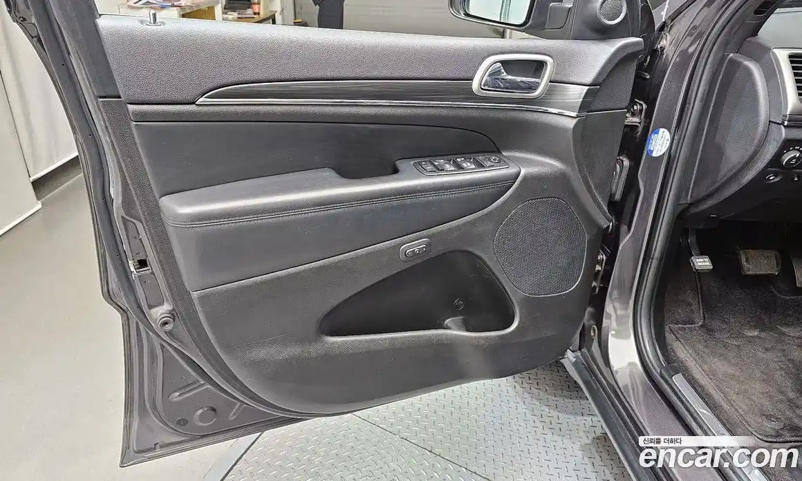 Jeep Cherokee 2019 3.6 гидро в Москве № 1624060, фото 14
