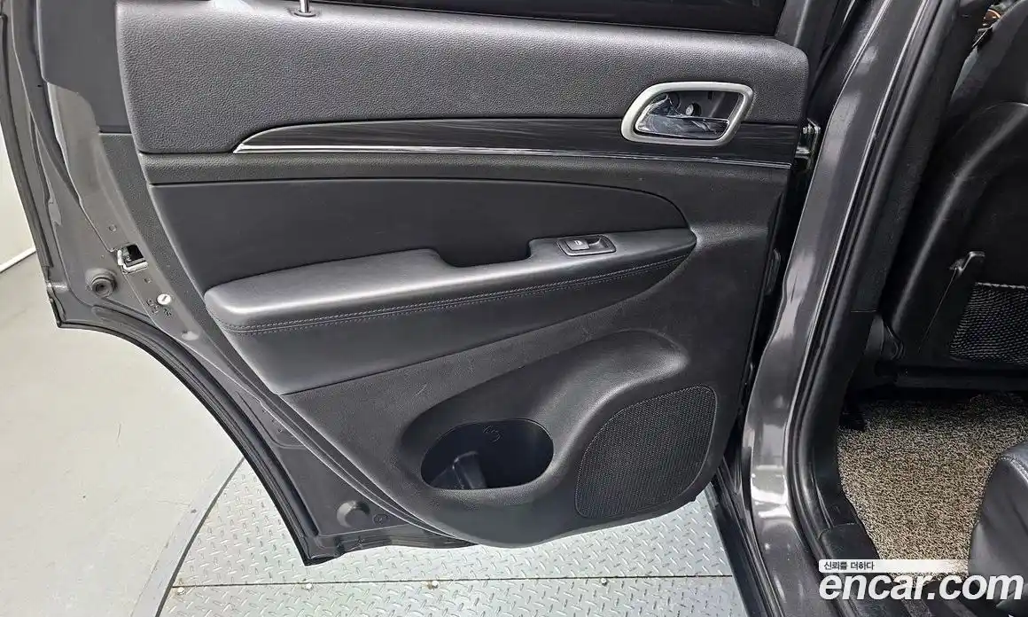 Jeep Cherokee 2019 3.6 гидро в Москве № 1624060, фото 15
