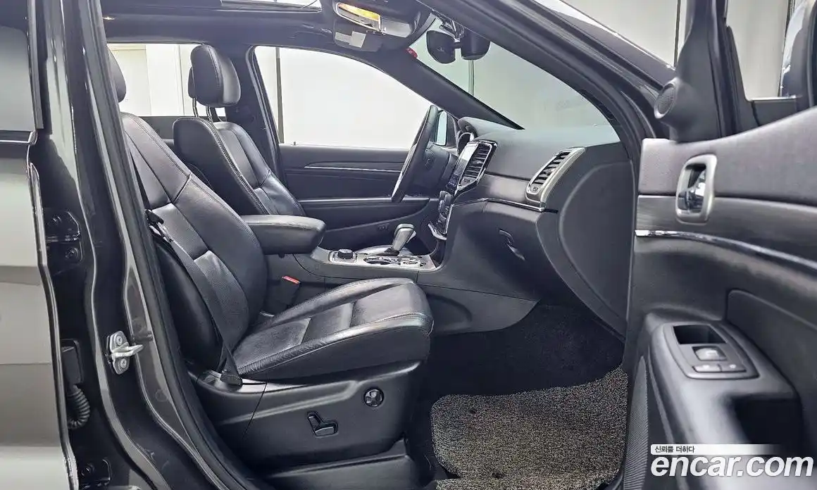Jeep Cherokee 2019 3.6 гидро в Москве № 1624060, фото 16