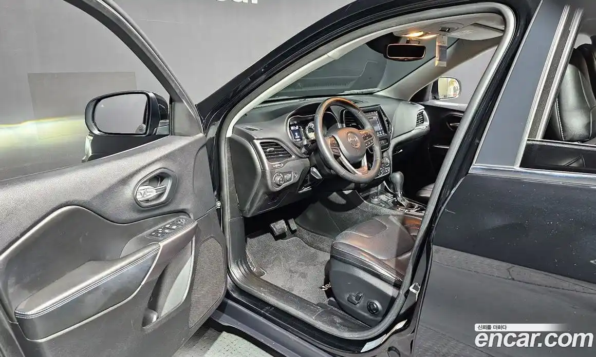 Jeep Cherokee 2019 2.4 гидро в Москве № 169807, фото 11