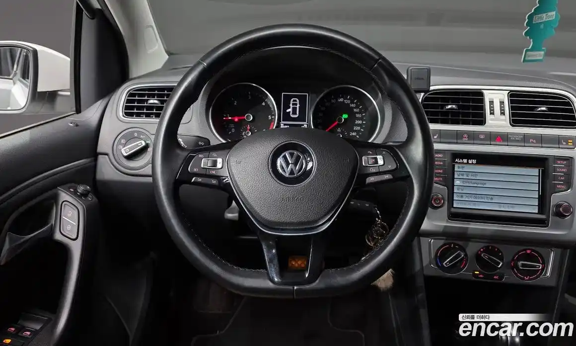 Volkswagen Polo 2015 1.4 гидро в Москве № 1838090, фото 13