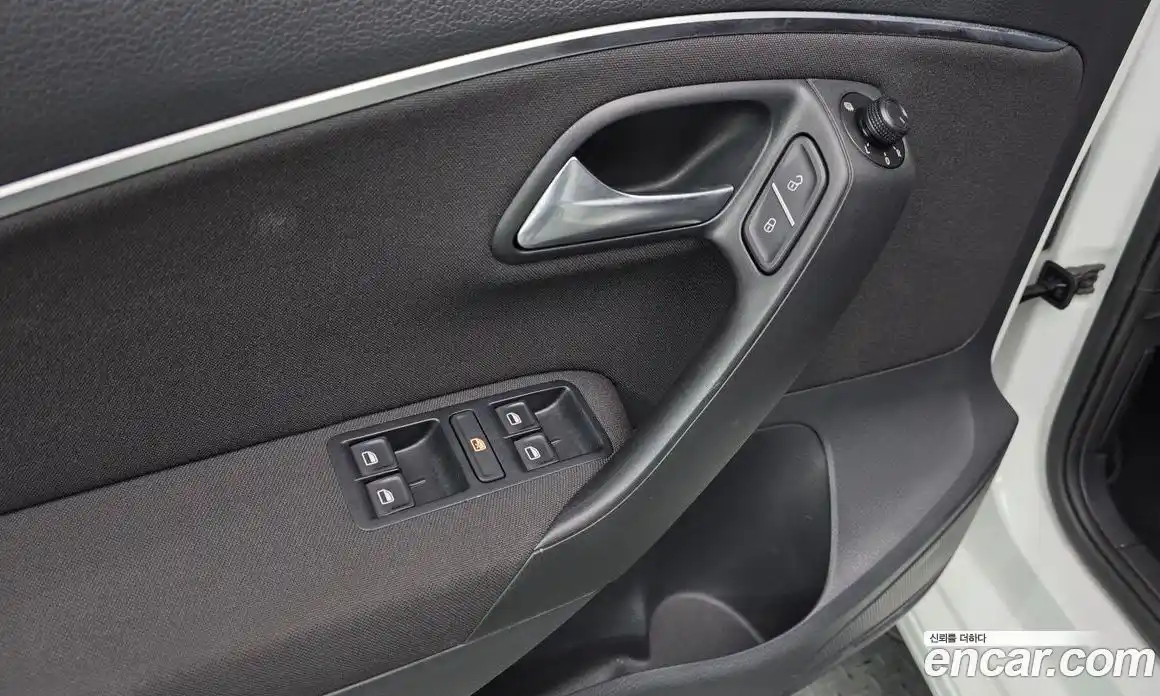 Volkswagen Polo 2015 1.4 гидро в Москве № 1838090, фото 19
