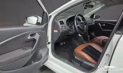 Volkswagen Polo 2015 1.4 гидро в Москве № 1838090, миниатюра 10