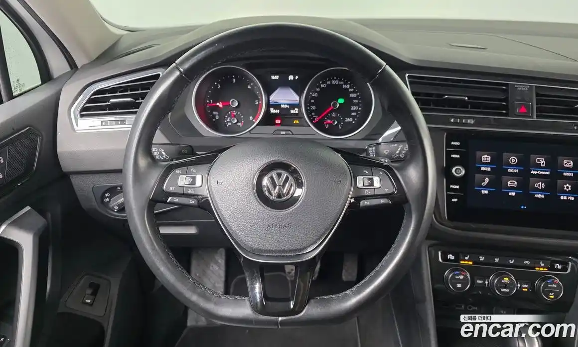 Volkswagen Tiguan 2018 2.0 гидро в Москве № 1424073, фото 19