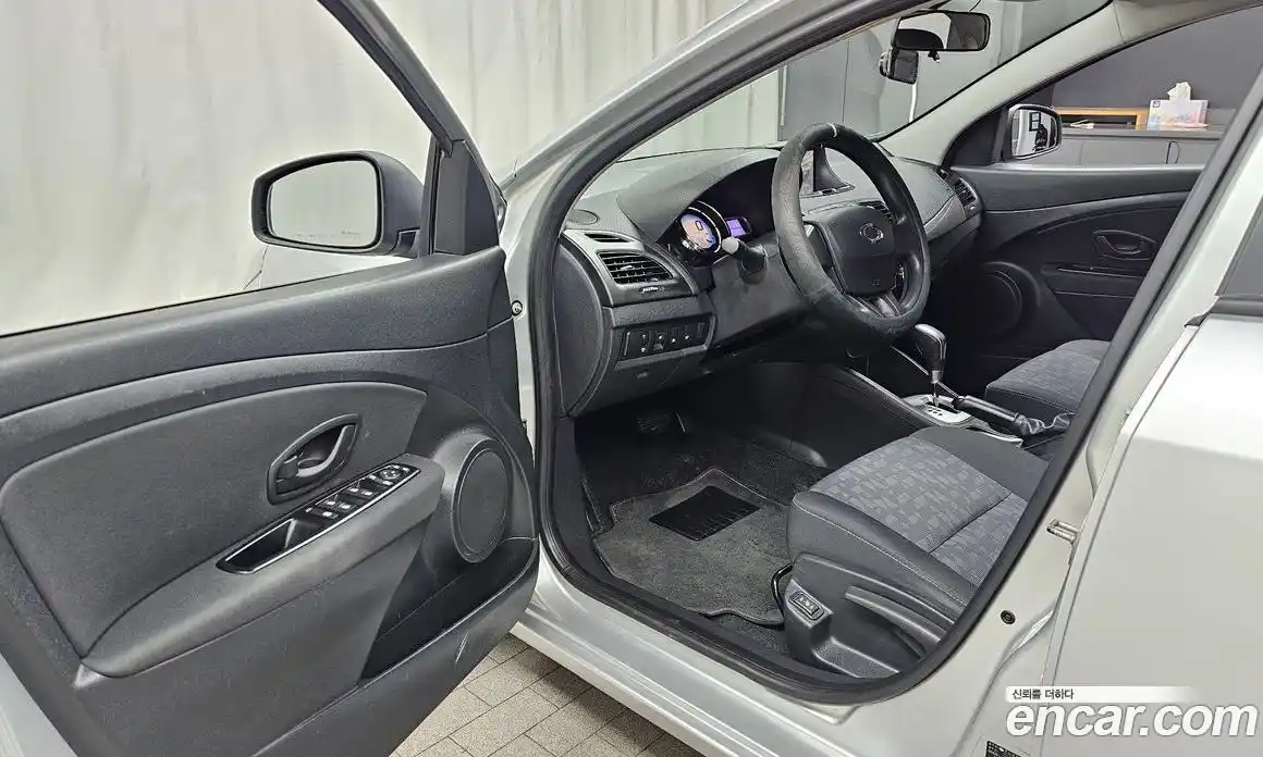 Renault SM3 2015 1.6 гидро в Москве № 1543039, фото 13