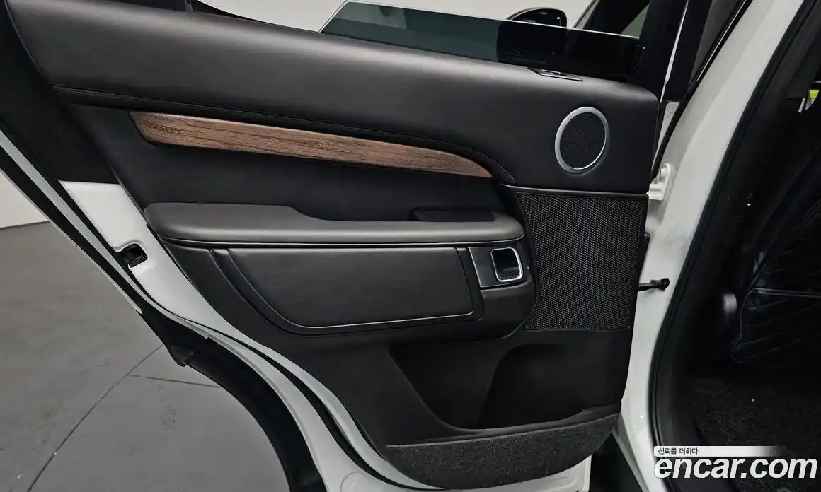 Land Rover Discovery 2018 3.0 гидро в Москве № 1547584, фото 14