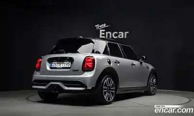 Mini Cooper 2023 2.0 гидро в Москве № 1547922, миниатюра 2