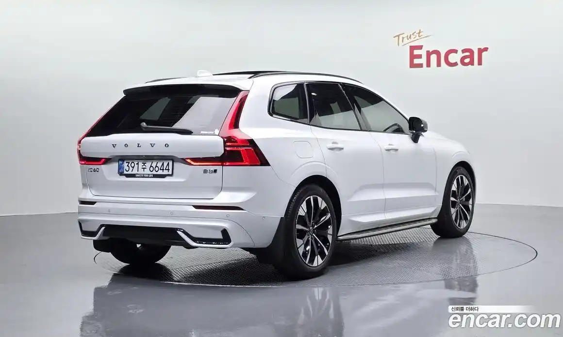 Volvo XC60 2025 2.0 гидро в Москве № 1618478, фото 2