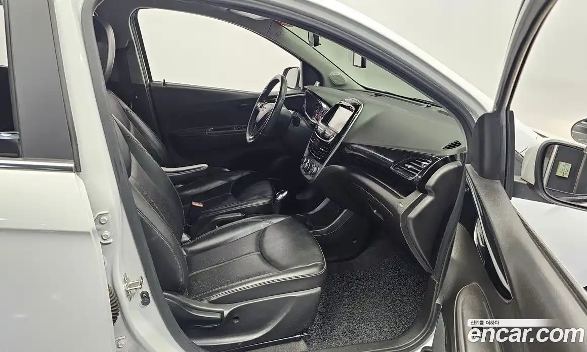Chevrolet Spark 2016 1.0 гидро в Москве, фото 11