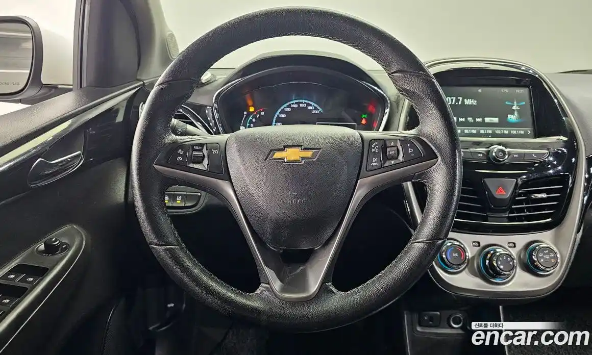 Chevrolet Spark 2016 1.0 гидро в Москве, фото 13