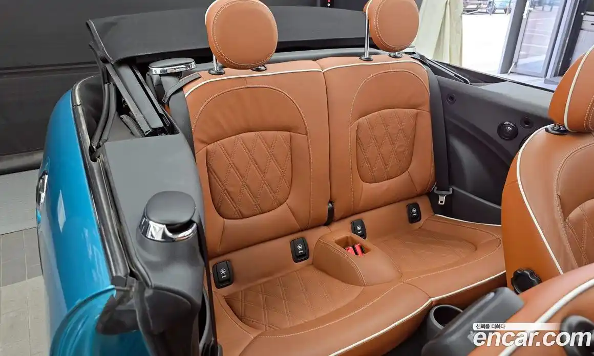 Mini Cooper Convertible 2016 2.0 гидро в Москве № 1837616, фото 12