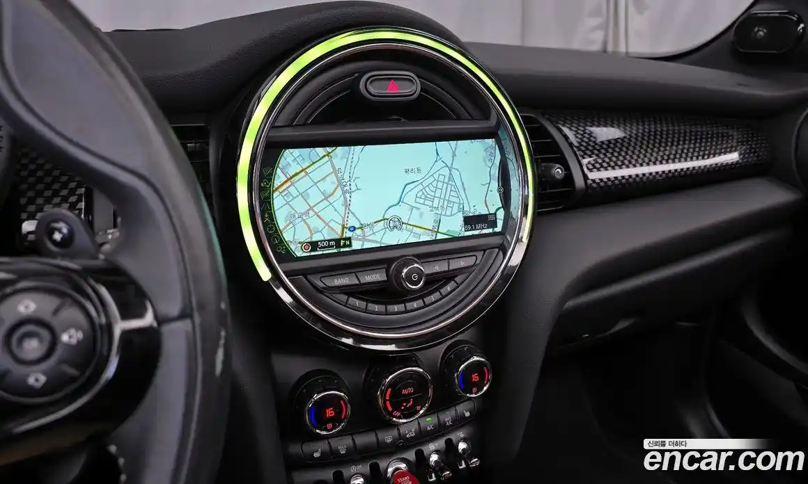 Mini Cooper Convertible 2016 2.0 гидро в Москве № 1837616, фото 14