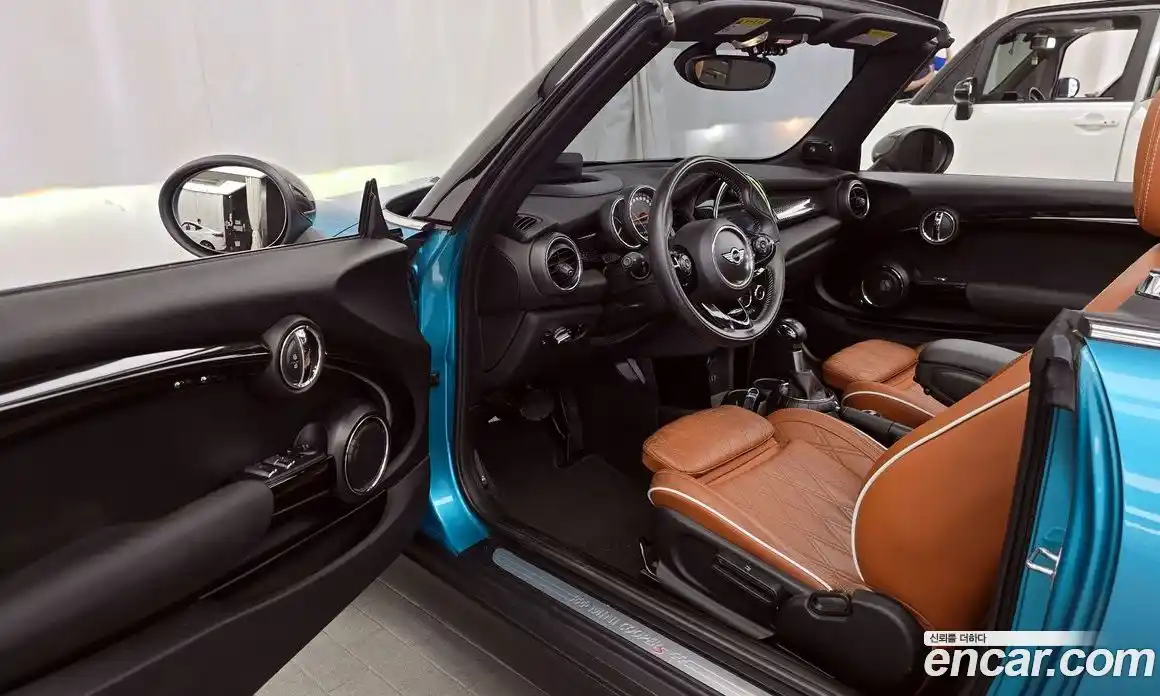 Mini Cooper Convertible 2016 2.0 гидро в Москве № 1837616, фото 10