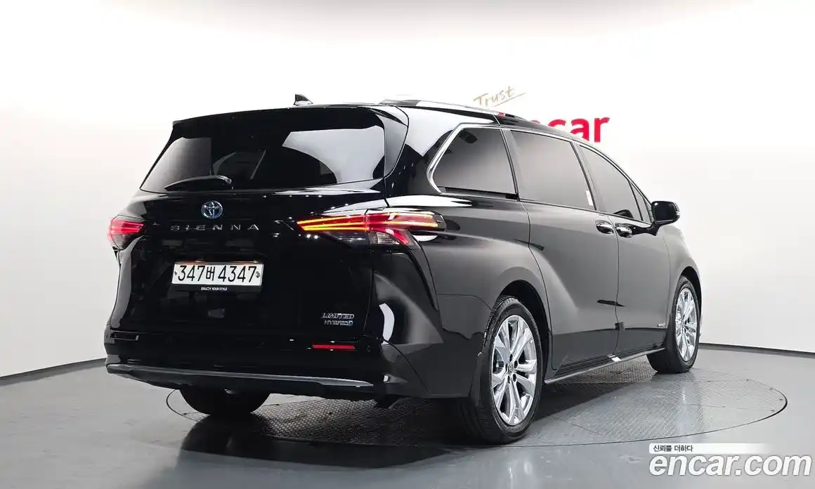 Toyota Sienna 2021 2.5 гидро в Москве № 1838488, фото 2