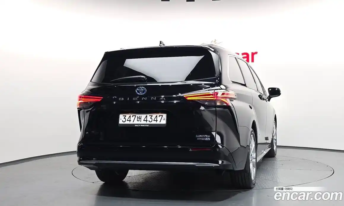 Toyota Sienna 2021 2.5 гидро в Москве № 1838488, фото 4