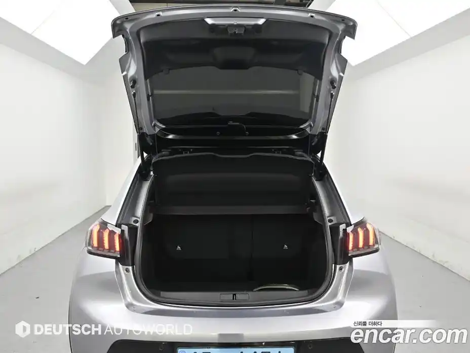 Peugeot 208 2023 0.1 гидро в Москве, фото 19
