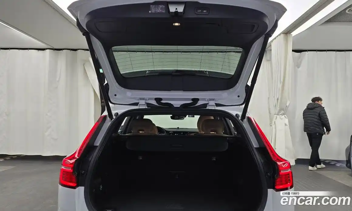 Volvo V60 2019 2.0 гидро в Москве № 230564, фото 20