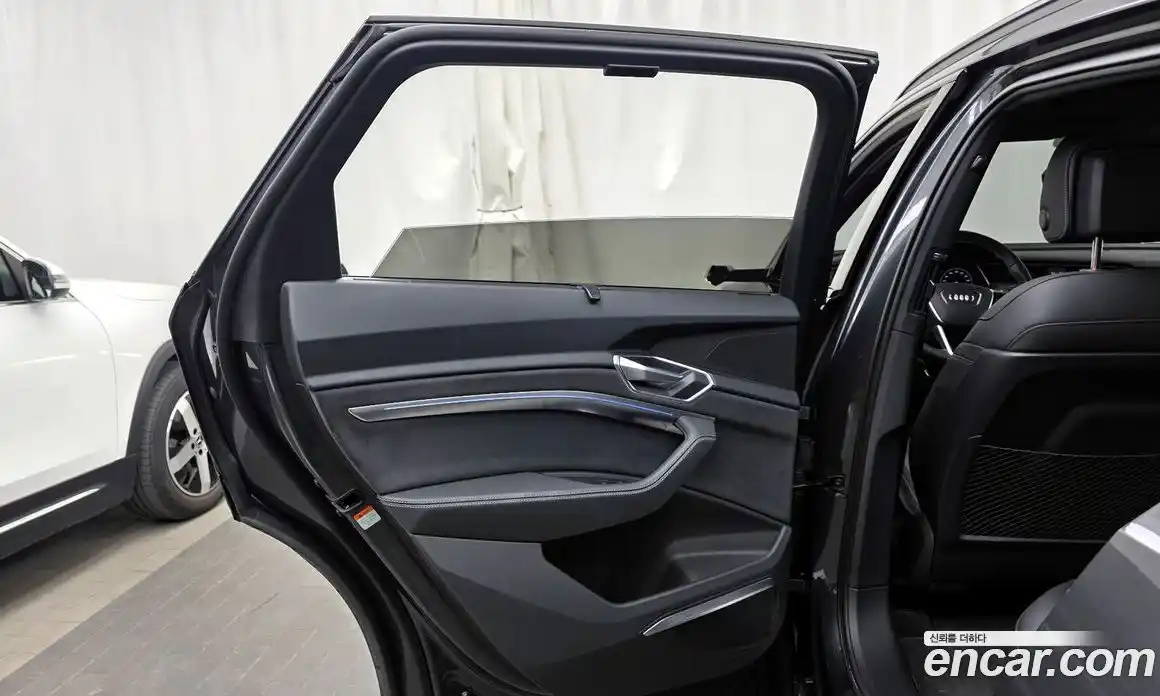 Audi e-tron 2023 0.2 гидро в Москве № 1322414, фото 15