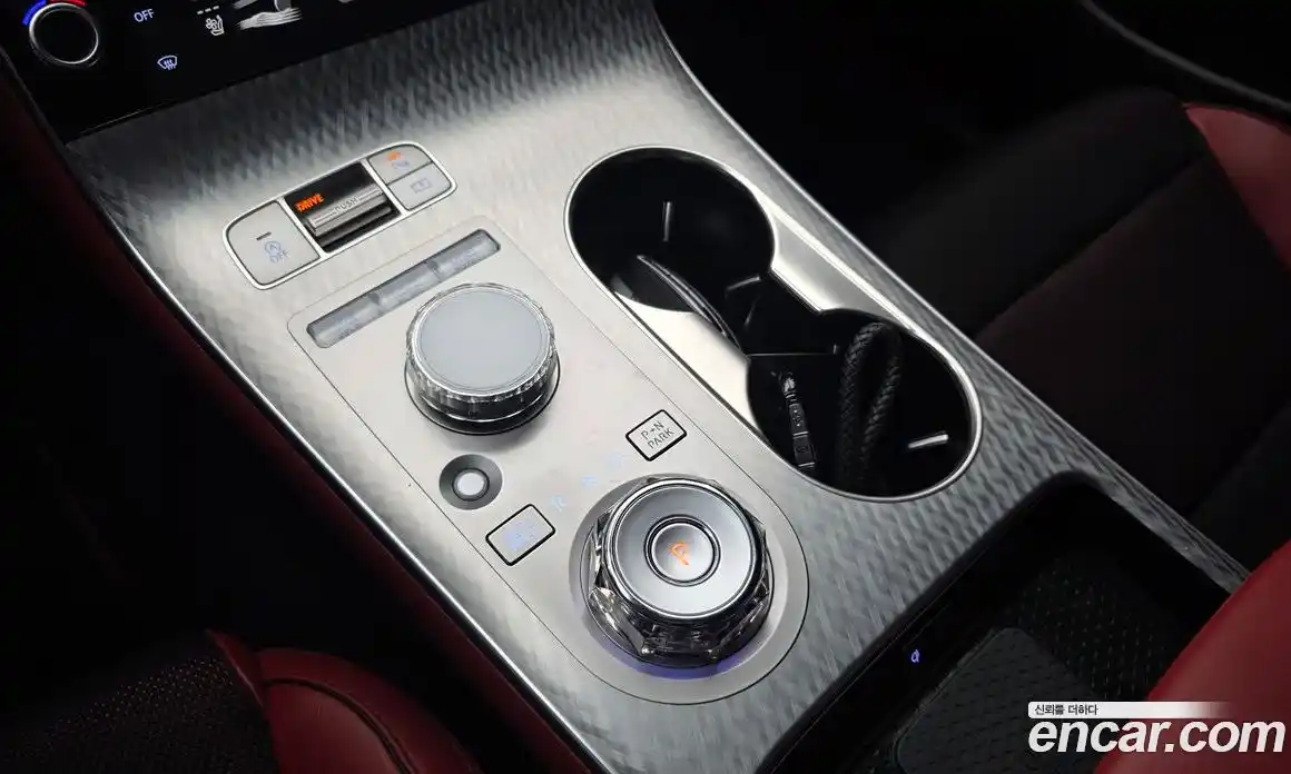 Genesis GV70 2024 2.5 гидро в Москве № 1399667, фото 12