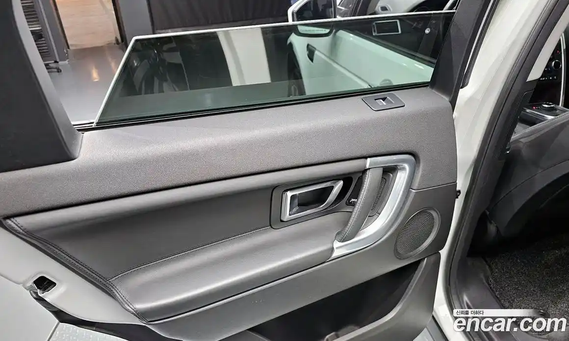 Land Rover Discovery Sport 2018 2.0 гидро в Москве № 1405129, фото 15