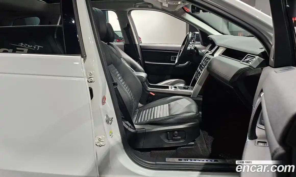 Land Rover Discovery Sport 2018 2.0 гидро в Москве № 1405129, фото 17