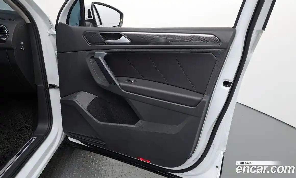 Volkswagen Tiguan 2022 2.0 гидро в Москве № 1405529, фото 14