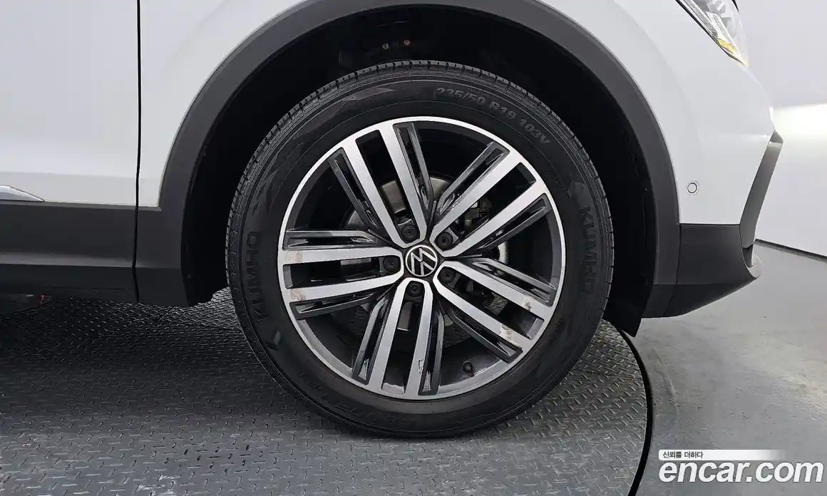 Volkswagen Tiguan 2022 2.0 гидро в Москве № 1405529, фото 7