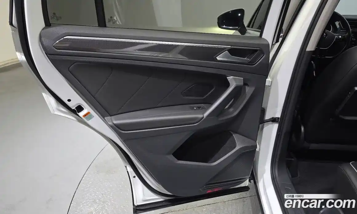 Volkswagen Tiguan 2019 2.0 гидро в Москве № 1424077, фото 15