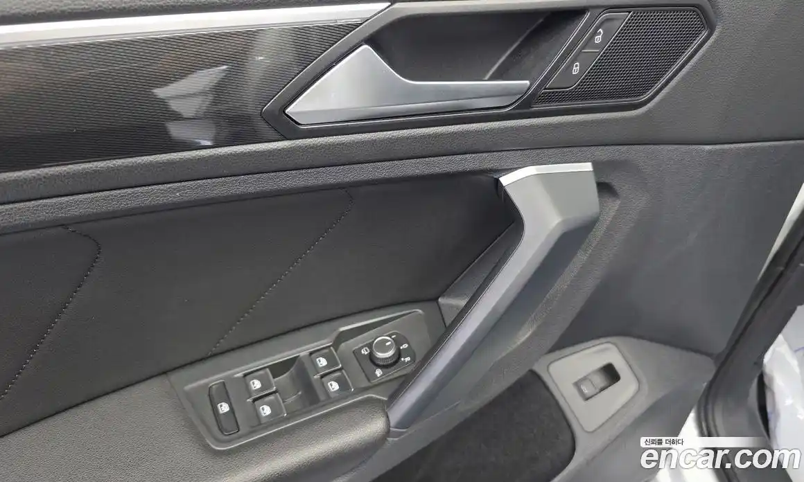 Volkswagen Tiguan 2019 2.0 гидро в Москве № 1424077, фото 19