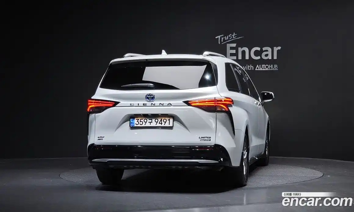 Toyota Sienna 2023 2.5 гидро в Москве № 1550022, фото 4